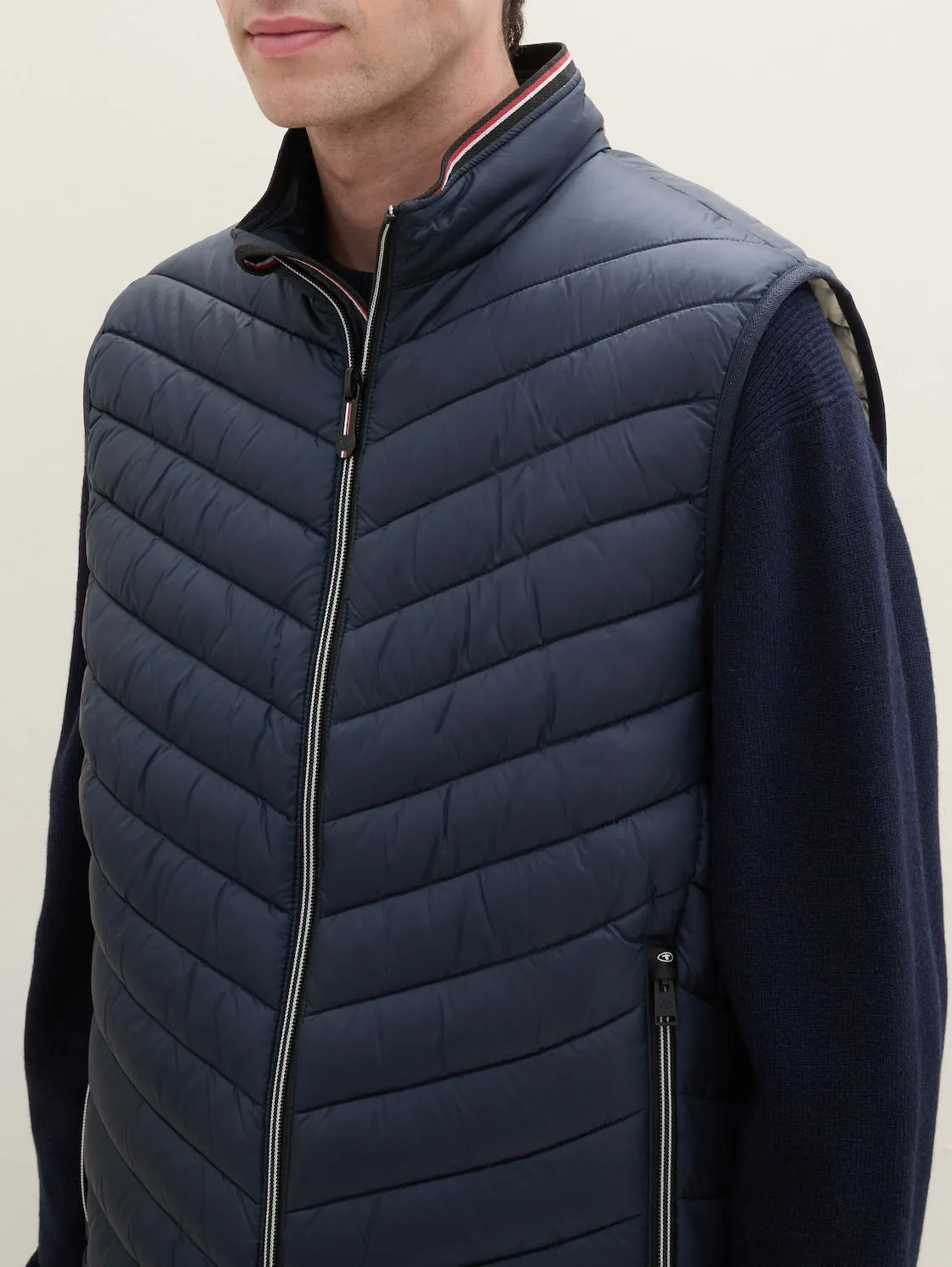 LIGHTWEIGHT VEST