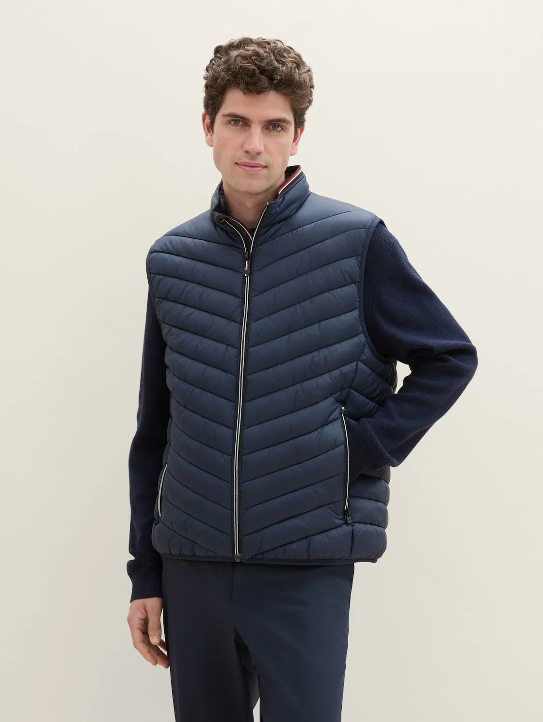 LIGHTWEIGHT VEST