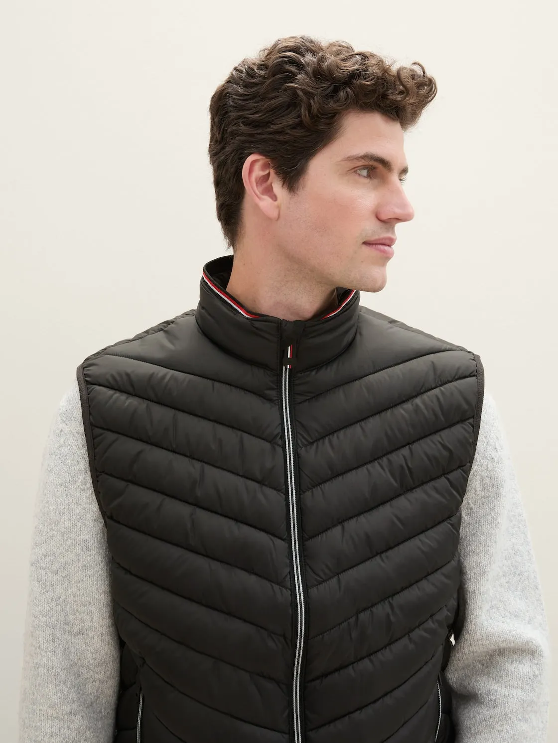 LIGHTWEIGHT VEST