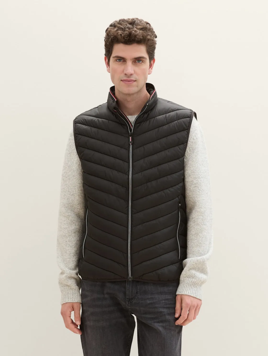 LIGHTWEIGHT VEST
