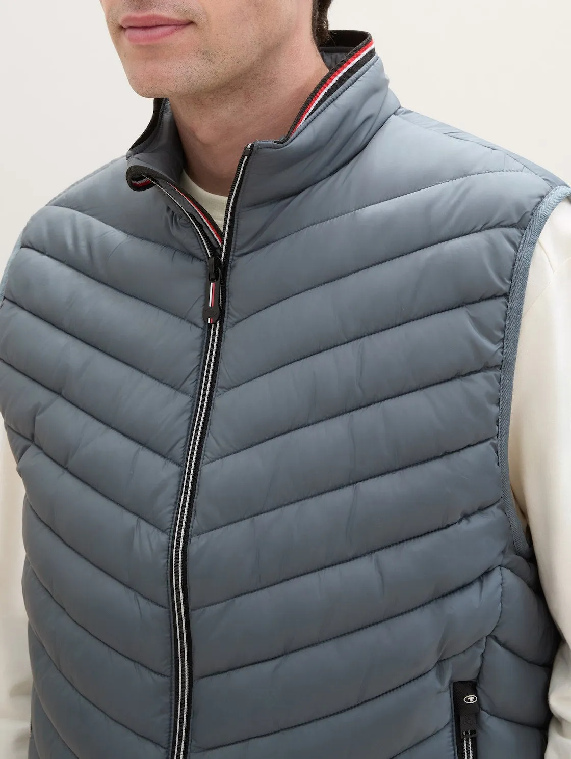 LIGHTWEIGHT VEST